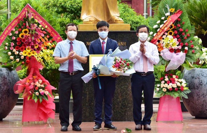 Học sinh miền Trung náo nức dự lễ khai giảng trực tuyến trong đại dịch - Ảnh 4.