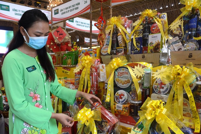 Đào Bắc giá 260.000 đồng/cành hút khách tại “Chợ Tết xưa” ở Sài Gòn - Ảnh 5.