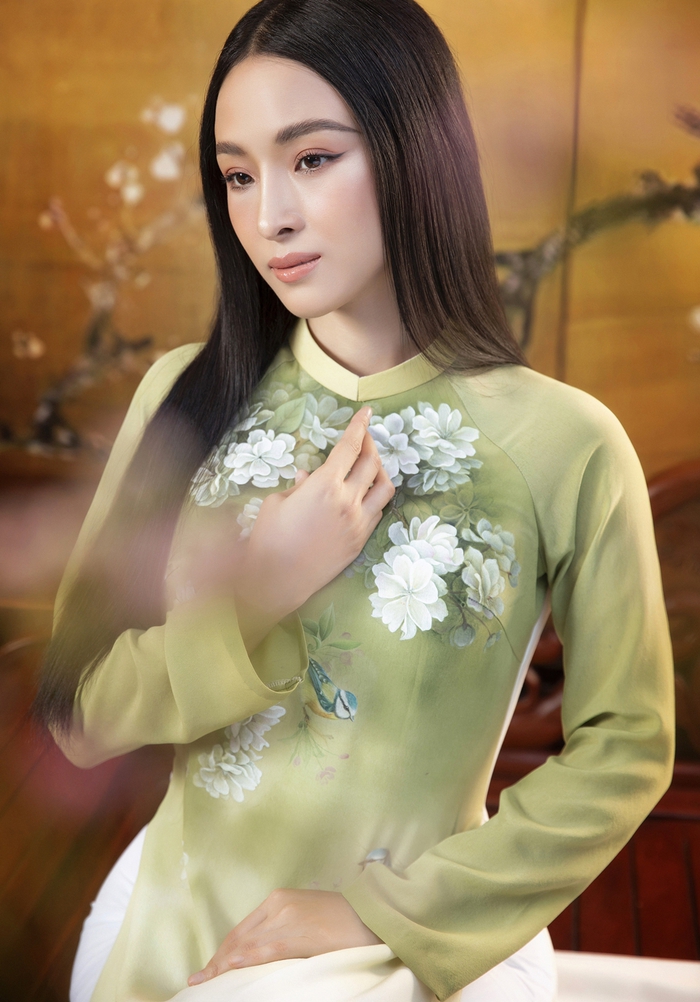 Trương Hồ Phương Nga dịu dàng trong áo dài vẽ tay của NTK Trung Đinh - Ảnh 2.