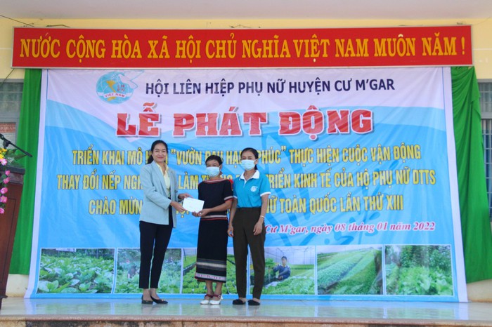Hội LHPN huyện Cư M'gar (Đắk Lắk): 3000 mô hình “Vườn rau hạnh phúc” đã kịp vụ Tết - Ảnh 2.