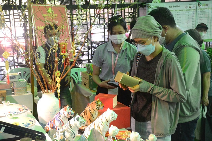 TPHCM: Nông đặc sản 3 miền hội tụ tại Phiên chợ Tết xanh - quà Việt - Ảnh 3.
