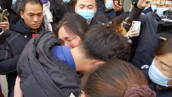Trung Quốc: Đoàn tụ với mẹ ruột sau hơn 3 thập kỷ bị bắt cóc - Ảnh 2.