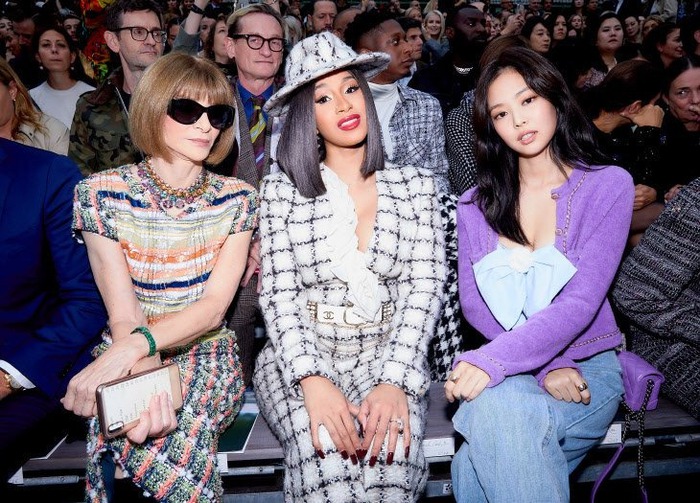 Sao Hàn đọ sắc bên sao Hollywood tại Fashion Week: Jennie không kém cạnh Kristen Stewart và con gái Johnny Depp - Ảnh 3.