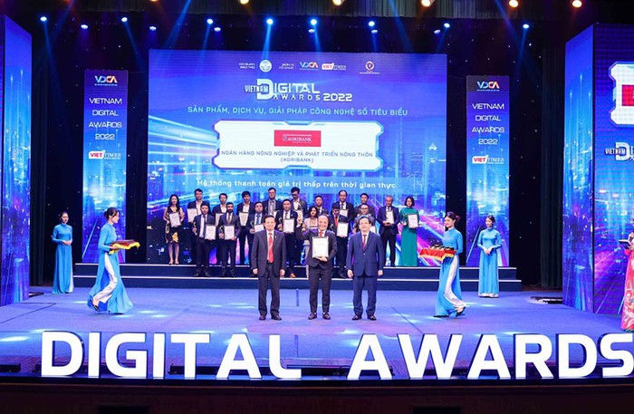 Agribank nhận giải thưởng Chuyển đổi Số Việt Nam năm 2022 - Ảnh 1.