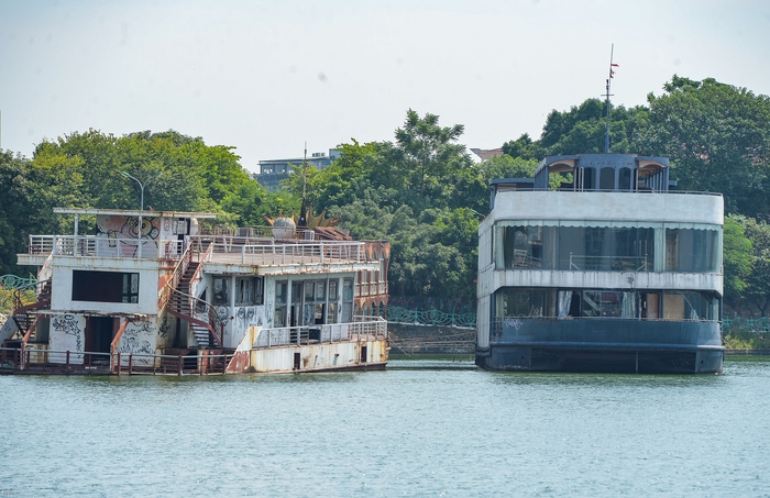Hà Nội: Tháo dỡ du thuyền hàng chục tỷ bỏ hoang trên hồ Tây  - Ảnh 5.