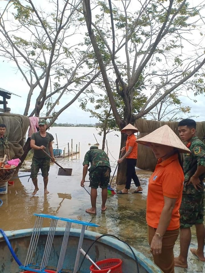 Hội LHPN Đà Nẵng: Dồn sức khắc phục hậu quả bão lụt - Ảnh 2.