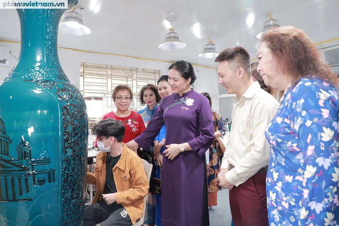 Chủ tịch Hội LHPN Việt Nam Hà Thị Nga thăm và làm việc tại Hải Phòng - Ảnh 6.