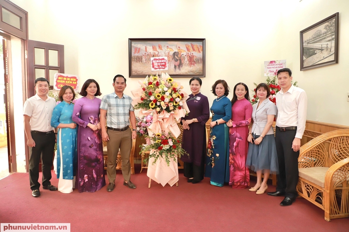 Chủ tịch Hội LHPN Việt Nam Hà Thị Nga thăm và làm việc tại Hải Phòng - Ảnh 3.