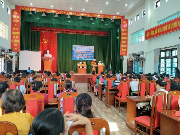 Hội LHPN huyện Lương Sơn tuyên truyền, vận động, hỗ trợ 556 hội viên, phụ nữ và trẻ em nghèo, khó khăn - Ảnh 2.