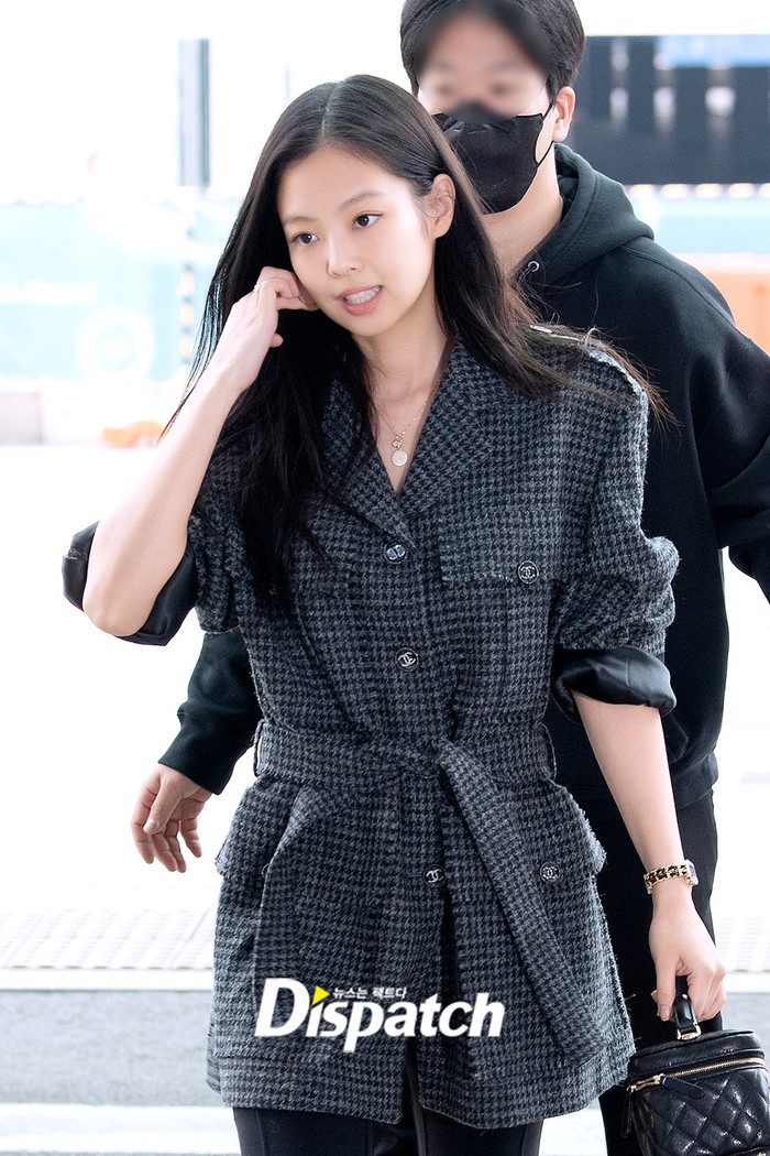 Dàn sao đổ bộ sân bay đi dự Paris Fashion Week: Jennie tươi tắn giữa tâm điểm lộ ảnh riêng tư, Jang Won Young xứng danh &quot;thánh body&quot; - Ảnh 3.