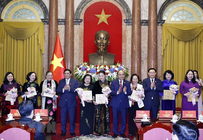 Chủ tịch nước Nguyễn Xuân Phúc gặp mặt các nữ đại biểu nhân ngày Phụ nữ Việt Nam 20/10 - Ảnh 4.