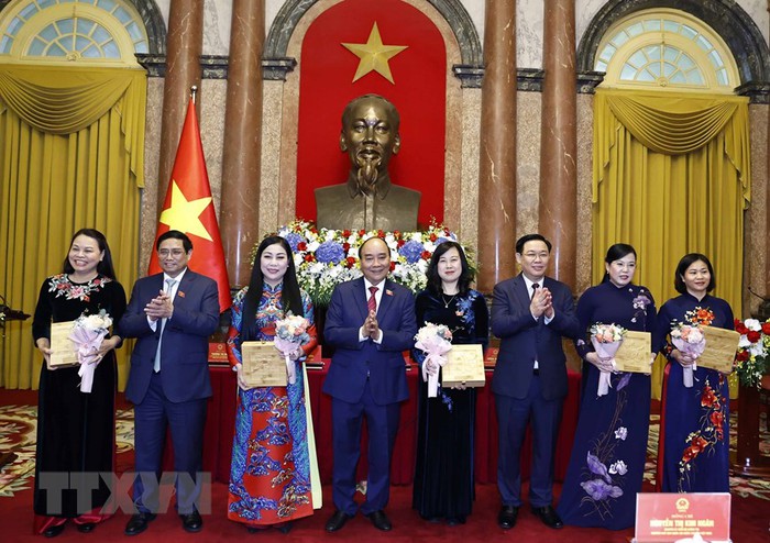 Chủ tịch nước Nguyễn Xuân Phúc gặp mặt các nữ đại biểu nhân ngày Phụ nữ Việt Nam 20/10 - Ảnh 6.
