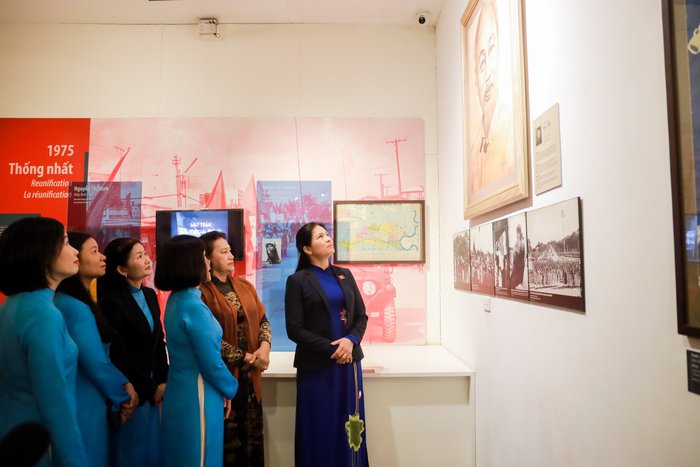 Bức tranh được trưng bày tại vị trí trang trọng tại Bảo tàng Phụ nữ Việt Nam