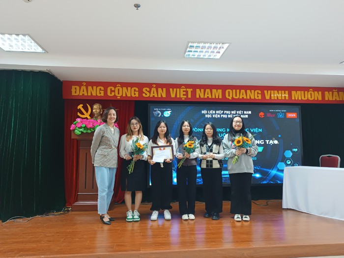&quot;Mô hình hợp tác xã Decorative Tree&quot; giành giải nhất ý tưởng khởi nghiệp của Học viện phụ nữ Việt Nam - Ảnh 3.