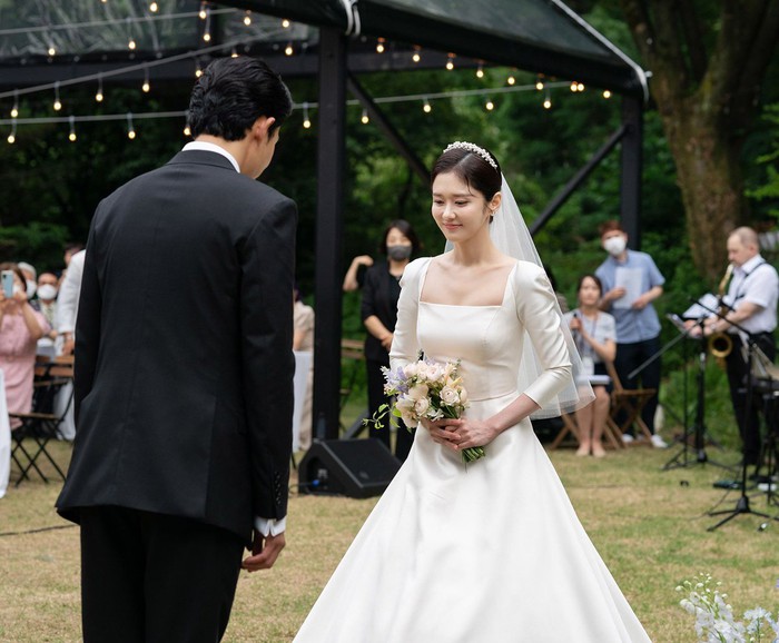Nhìn lại loạt ảnh cưới của các cặp đôi xứ Hàn &quot;về chung một nhà&quot; trong năm 2022 - Ảnh 7.