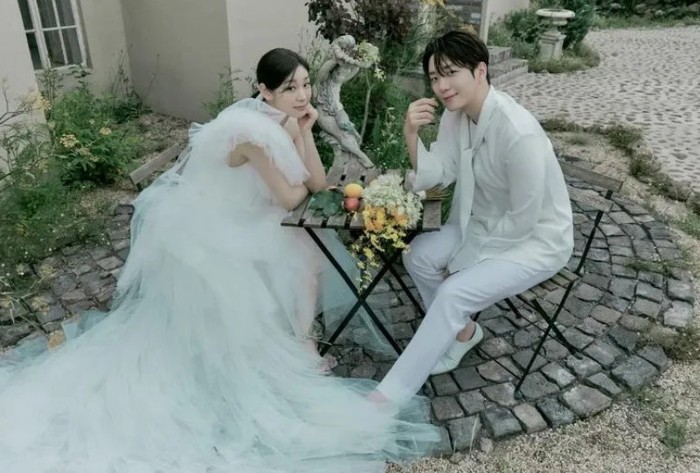 Nhìn lại loạt ảnh cưới của các cặp đôi xứ Hàn &quot;về chung một nhà&quot; trong năm 2022 - Ảnh 4.