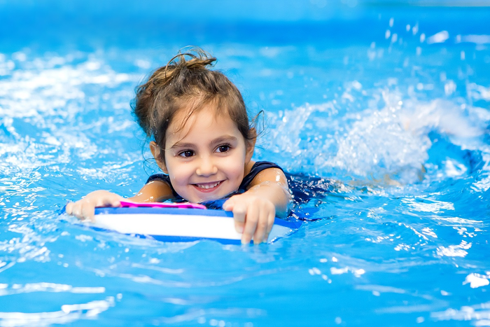 Quy trình 8 bước cơ bản giúp bố mẹ dạy con biết bơi dễ dàng - Ảnh 2.