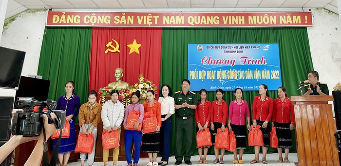 Bình Định: Bộ Chỉ huy quân sự và Hội LHPN tỉnh tổ chức hoạt động công tác dân vận - Ảnh 1.