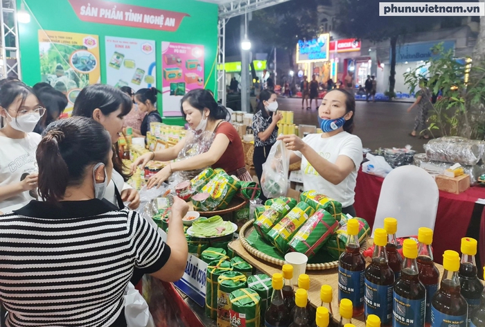Người tiêu dùng trải nghiệm hàng trăm ngàn sản phẩm tinh hoa hàng Việt Nam - Ảnh 3.