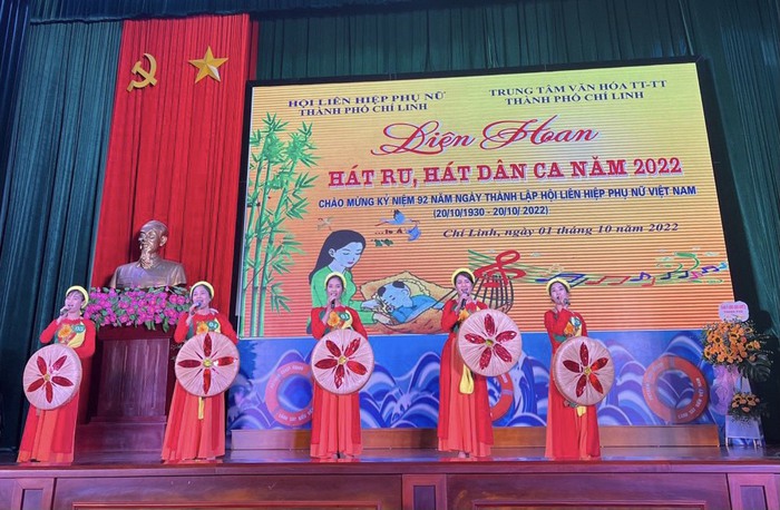 Hội LHPN thành phố Chí Linh: Chào mừng ngày 20/10 bằng những làn điệu hát ru, dân ca  - Ảnh 1.