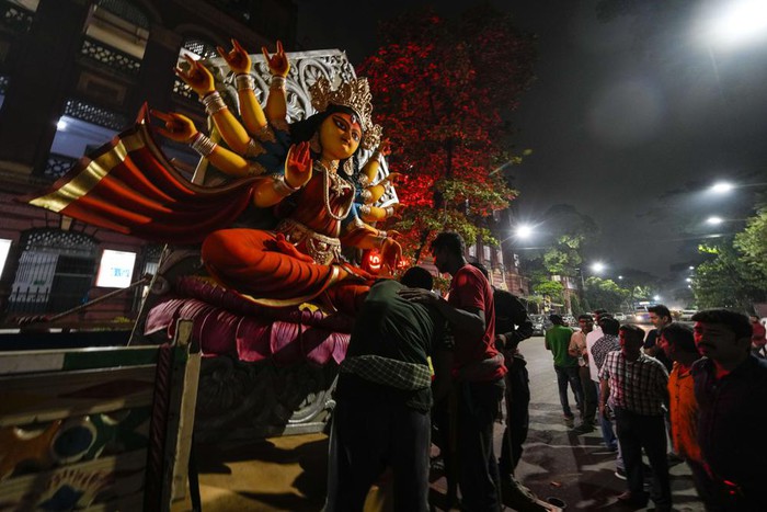 Ấn Độ: Rộn ràng lễ hội Durga Puja ở Tây Bengal - Ảnh 3.