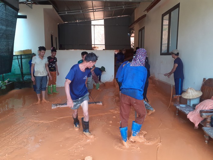 Các cấp Hội phụ nữ Thanh Hóa chung tay giúp người dân khắc phục ngập úng do mưa lũ - Ảnh 8.