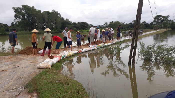 Các cấp Hội phụ nữ Thanh Hóa chung tay giúp người dân khắc phục ngập úng do mưa lũ - Ảnh 3.
