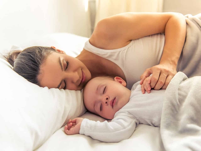 Trẻ nên ngủ một mình từ khi nào và cách để bố mẹ luyện con ngủ riêng thành công - Ảnh 3.