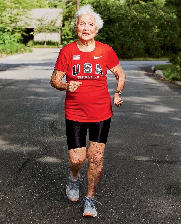 Kỷ lục thế giới mới: Một người phụ nữ 82 tuổi có thể chạy 125 km trong vòng 24 giờ! - Ảnh 4.