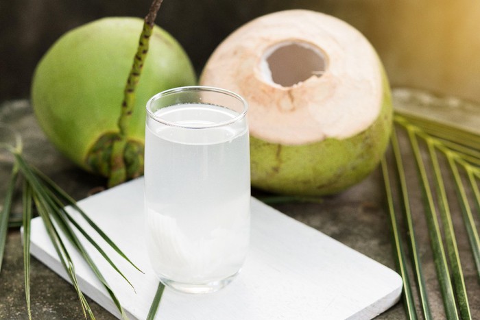 Nước dừa có gas không? Lợi ích sức khoẻ khi uống nước dừa - Ảnh 1.