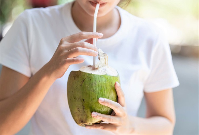 Nước dừa có gas không? Lợi ích sức khoẻ khi uống nước dừa - Ảnh 2.
