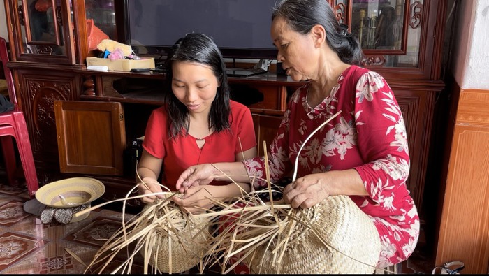 Phụ nữ Xã Nghĩa Lợi gìn giữ nghề đan cói truyền thống - Ảnh 3.