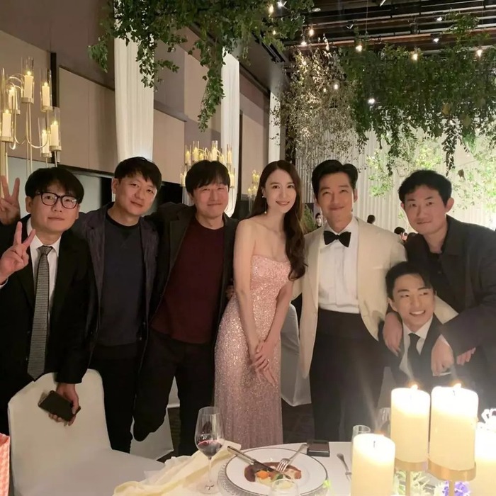 Đám cưới Nam Goong Min và Jin Ah Reum: Cô dâu chú rể đẹp lộng lẫy, Han So Hee và vợ chồng Park Shin Hye đến chúc mừng - Ảnh 4.