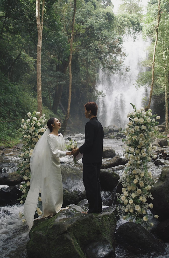Cô dâu tổ chức đám cưới chỉ có vỏn vẹn 6 khách mời tại thác Lưu Ly ở Đắk Nong - Ảnh 4.