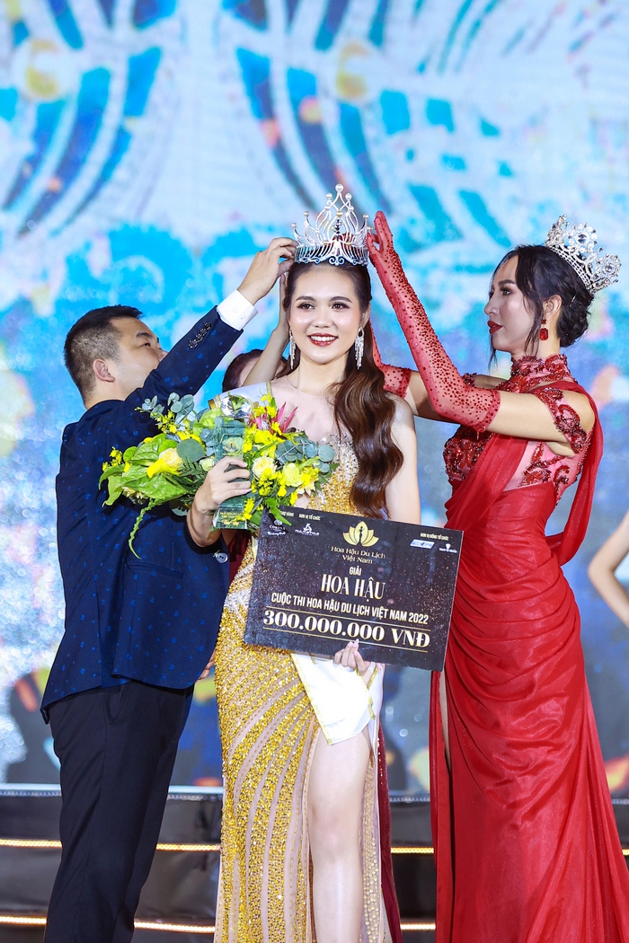 MC 22 tuổi đăng quang Hoa hậu Du lịch Việt Nam 2022 - Ảnh 1.