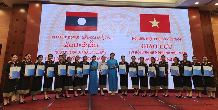 19 học viên của Phụ nữ QĐND Lào hoàn thành tập huấn nghiệp vụ công tác phụ nữ - Ảnh 3.