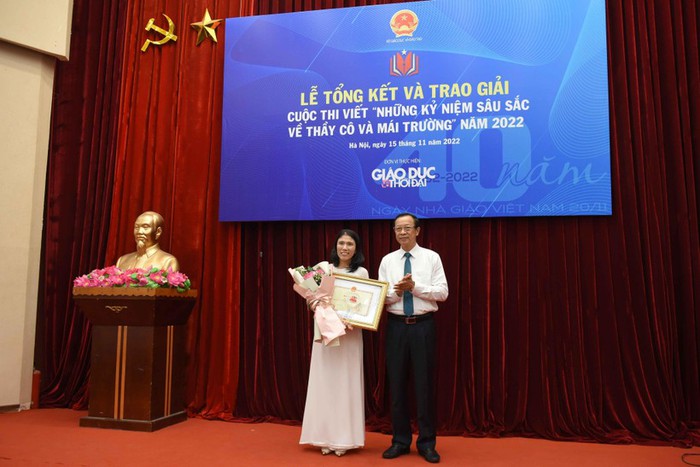 Trao giải Cuộc thi viết Những kỷ niệm sâu sắc về thầy cô và mái trường năm 2022 - Ảnh 2.