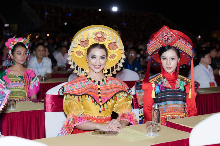 Dàn thí sinh Hoa hậu Du lịch Thế giới tôn vinh thổ cẩm Việt - Ảnh 6.