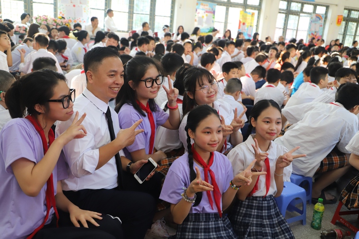 Yêu thương dành cho những học sinh “nói” bằng ngôn ngữ ký hiệu - Ảnh 5.