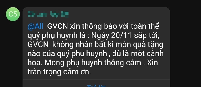 Tin nhắn &quot;không nhận dù chỉ một cành hoa&quot; ngày 20/11 và sự tận tâm của một cô giáo tiểu học  - Ảnh 1.