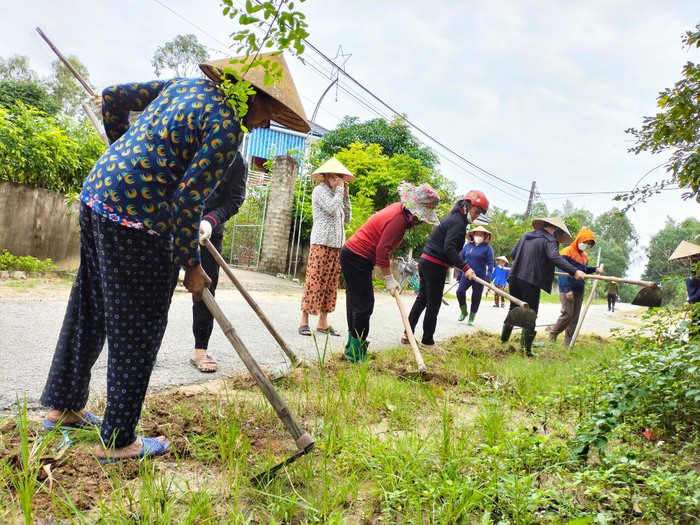 Chị em phụ nữ tay bai, tay cuốc chung tay xây dựng NTM trên quê hương Đại thi hào Nguyễn Du - Ảnh 5.
