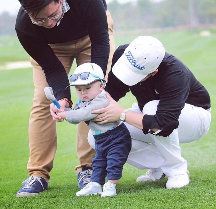 Mẹ cậu bé lọt top 10 “Siêu tài năng nhí” bật mí cách giáo dục: Dạy con theo giai đoạn, 1 tuổi cho ra sân golf tập - Ảnh 5.