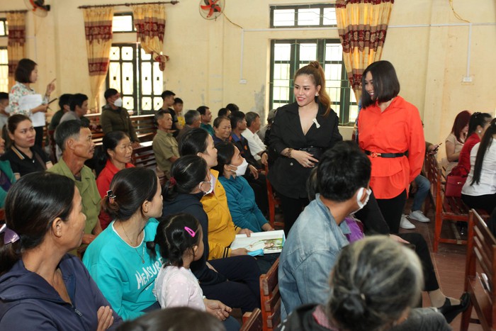 Cô gái nghèo Hà Tĩnh vượt khó trở thành doanh nhân hết lòng hướng đến người nghèo - Ảnh 2.