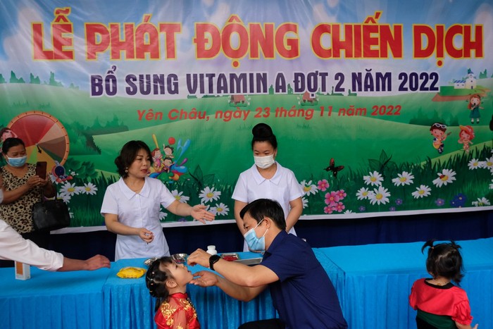 Chiến dịch bổ sung vitamin A đợt 2 cho trẻ tại Sơn La - Ảnh 2.