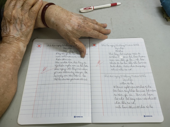 30 năm gieo chữ cho học trò thiểu năng của bà giáo 80 tuổi - Ảnh 2.