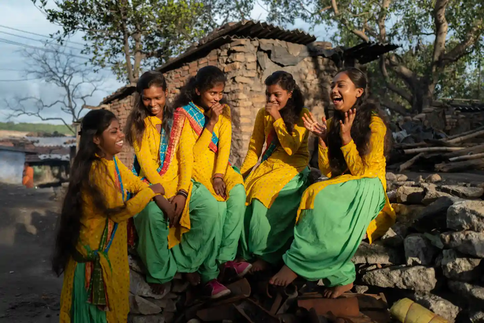 Ấn Độ: Những bé gái lớn lên quanh mỏ than - Ảnh 10.