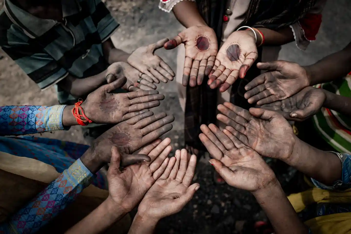 Ấn Độ: Những bé gái lớn lên quanh mỏ than - Ảnh 4.
