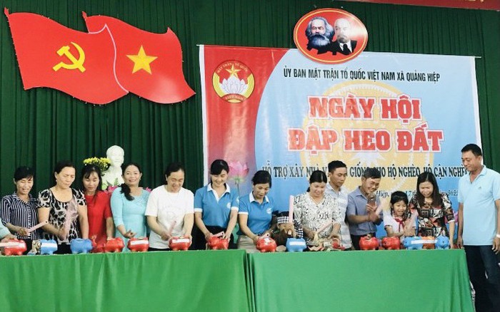 Đắk Lắk: Nuôi heo đất để giúp người nghèo