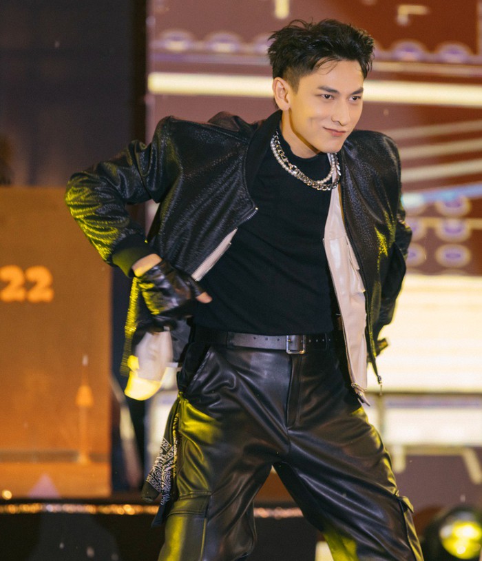 Lee Hi khiến khán giả vỡ òa với loạt hit đình đám, Isaac gặp sự cố âm thanh tại lễ hội văn hoá Việt - Hàn - Ảnh 7.