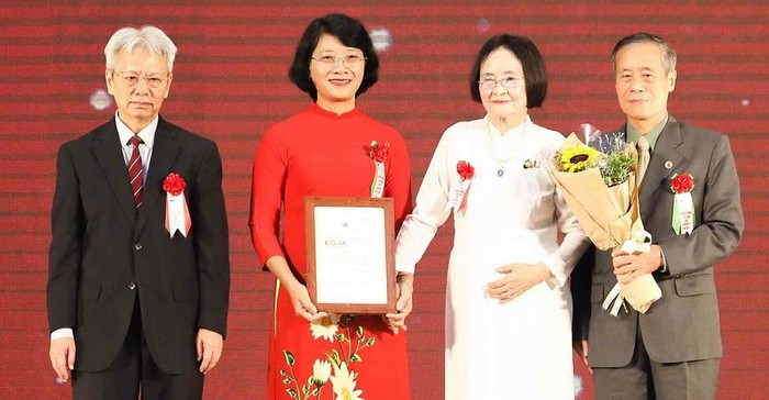 Giải thưởng Kova hạng mục kiến tạo được trao cho 2 nhà khoa học nữ - Ảnh 1.